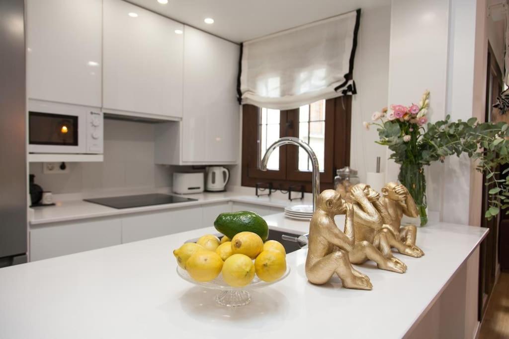 Modern & Nice Apartment. Old Town. Private Parking Sevilla Buitenkant foto