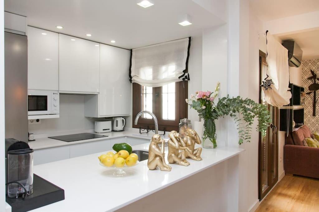 Modern & Nice Apartment. Old Town. Private Parking Sevilla Buitenkant foto